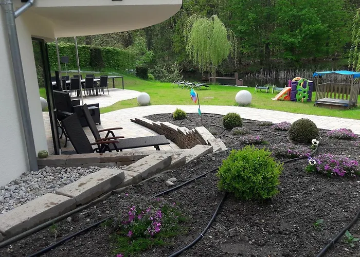 Semesterbostad Kama Ferienhaeuser Haus Karola *